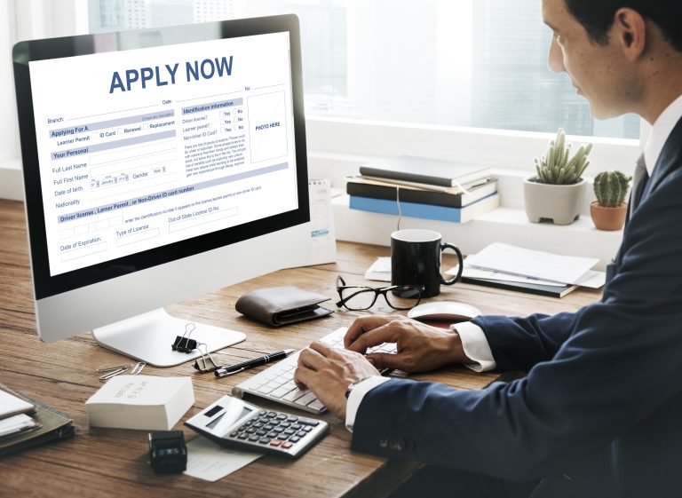 Read more about the article 10 Important Questions to Ask Before Taking an Instant Personal Loan Online